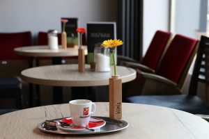 Blümla im Cafe